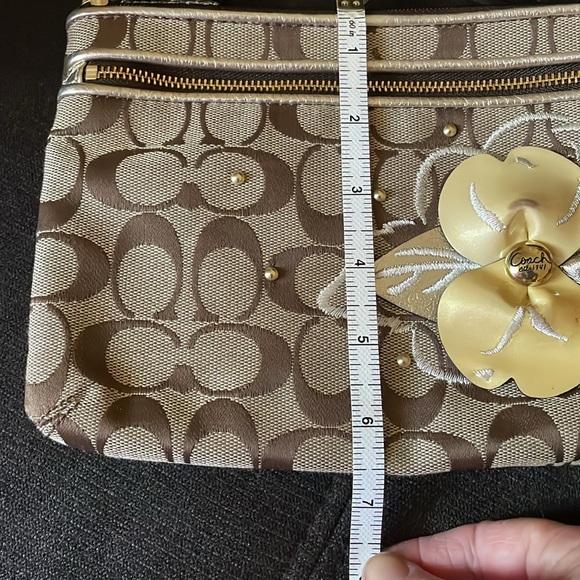 Coach clutch purse. - Picture 5 of 6